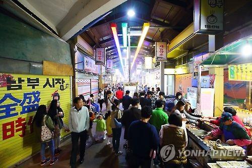 '이색적이고 맛있는 음식 가득' 전주 남부시장 야시장 재개장 '이색적이고 맛있는 음식 가득' 전주 남부시장 야시장 재개장